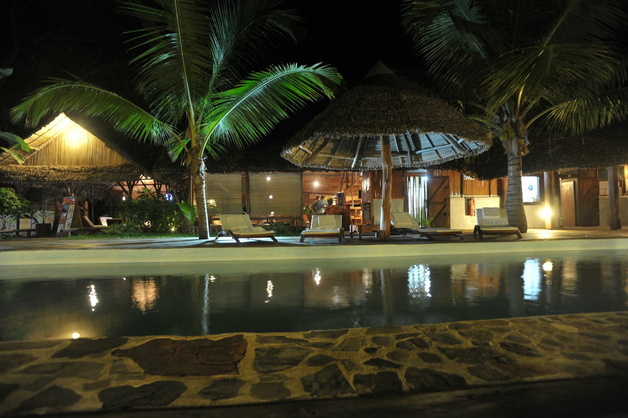 Hotel L'Heure Bleue Ambatoloaka  Esterno foto